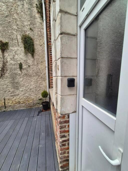 Valscosy Parking - Activites Illegales Interdite Valenciennes Exterior photo